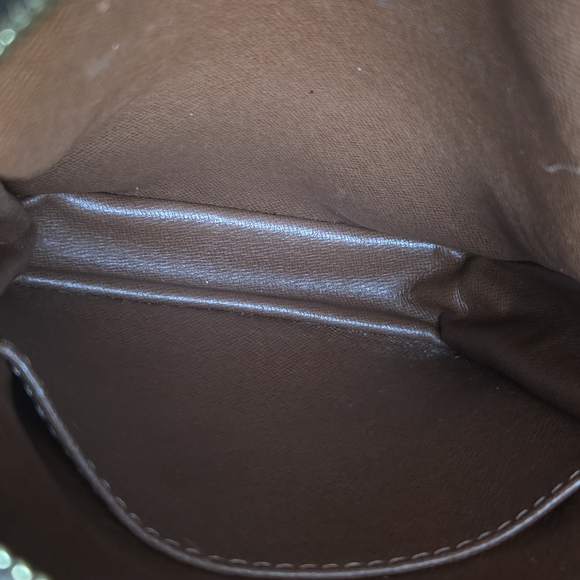 Authentic Louis Vuitton Danube crossbody bag (Unisex) - Picture 7 of 11